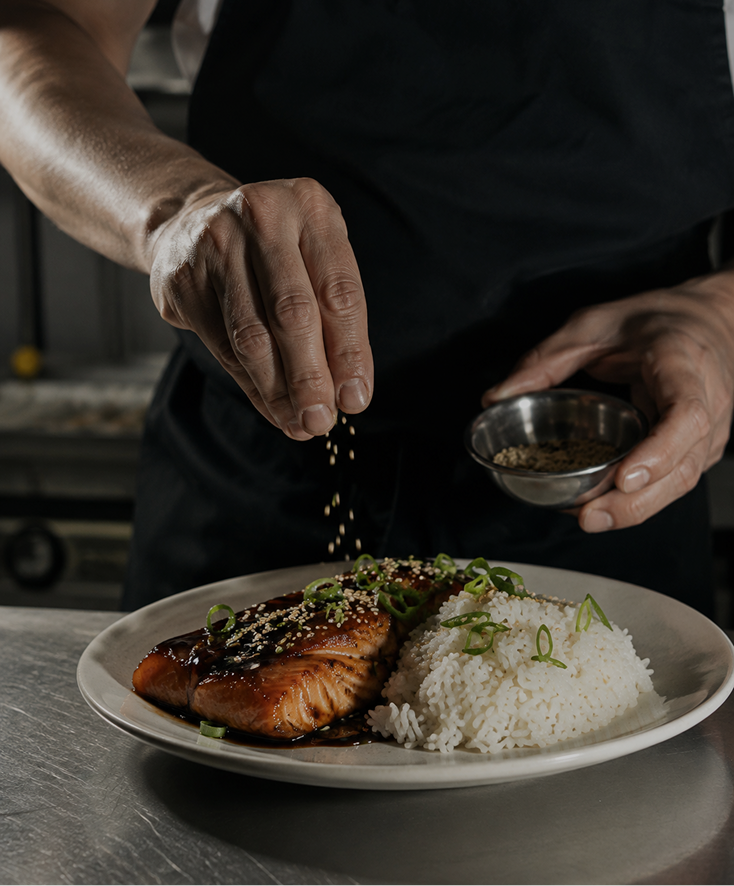 Miso Glazed Salmon servido